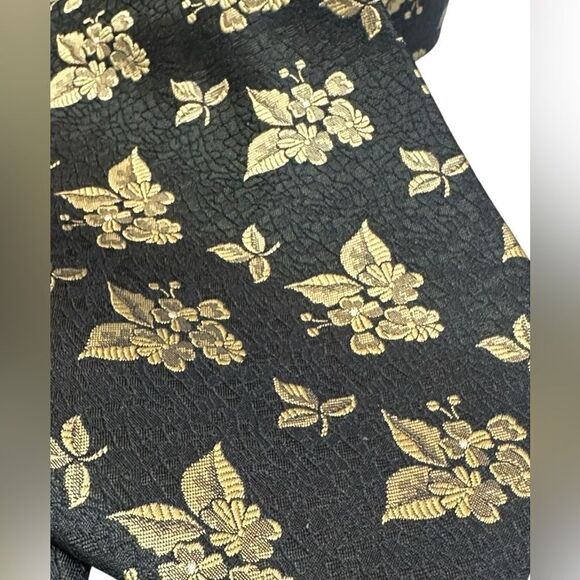 🔥 Valentino 100% Silk Floral Gold Accents Tie - Picture 9 of 16